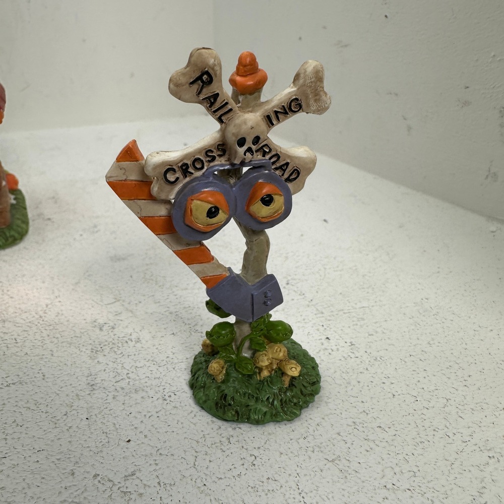 VTG Creepy Hollow Limited Ed Train Depot Halloween Village House & Figures WORKS - Picture 11 of 16